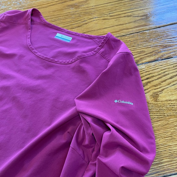 Columbia wine color long sleeve top. Back has flaps. Size Large. - Picture 3 of 14